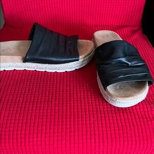 Cliffs Black Leather Women's Slide Sandals